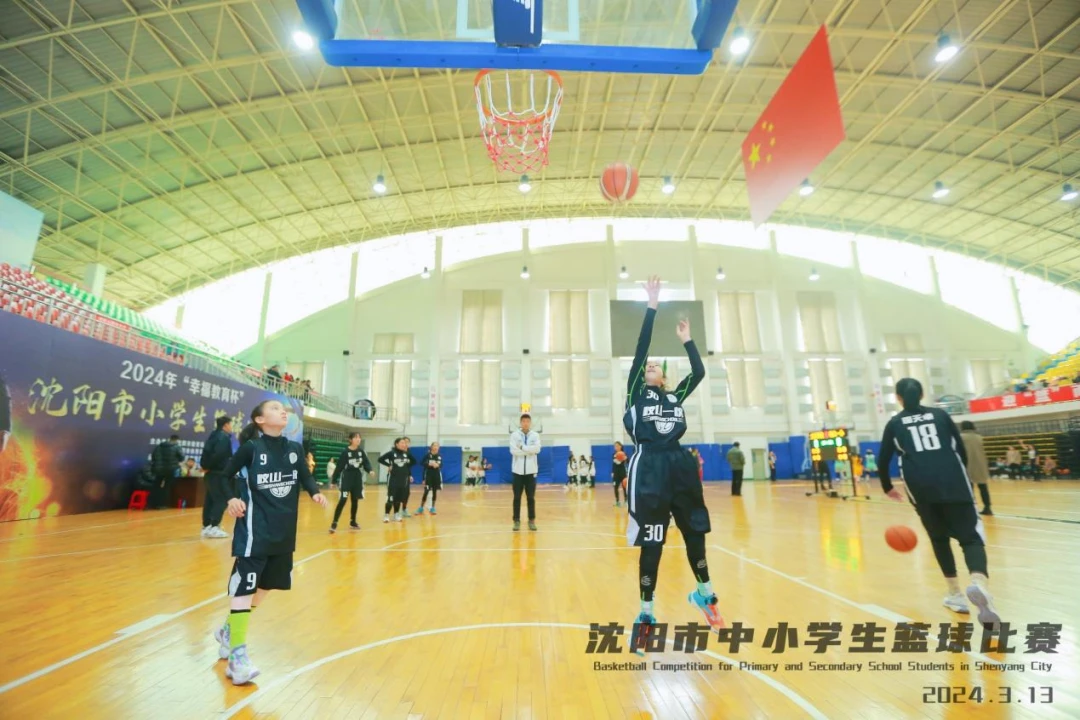 篮球防守训练中如何提高体能和耐力_1